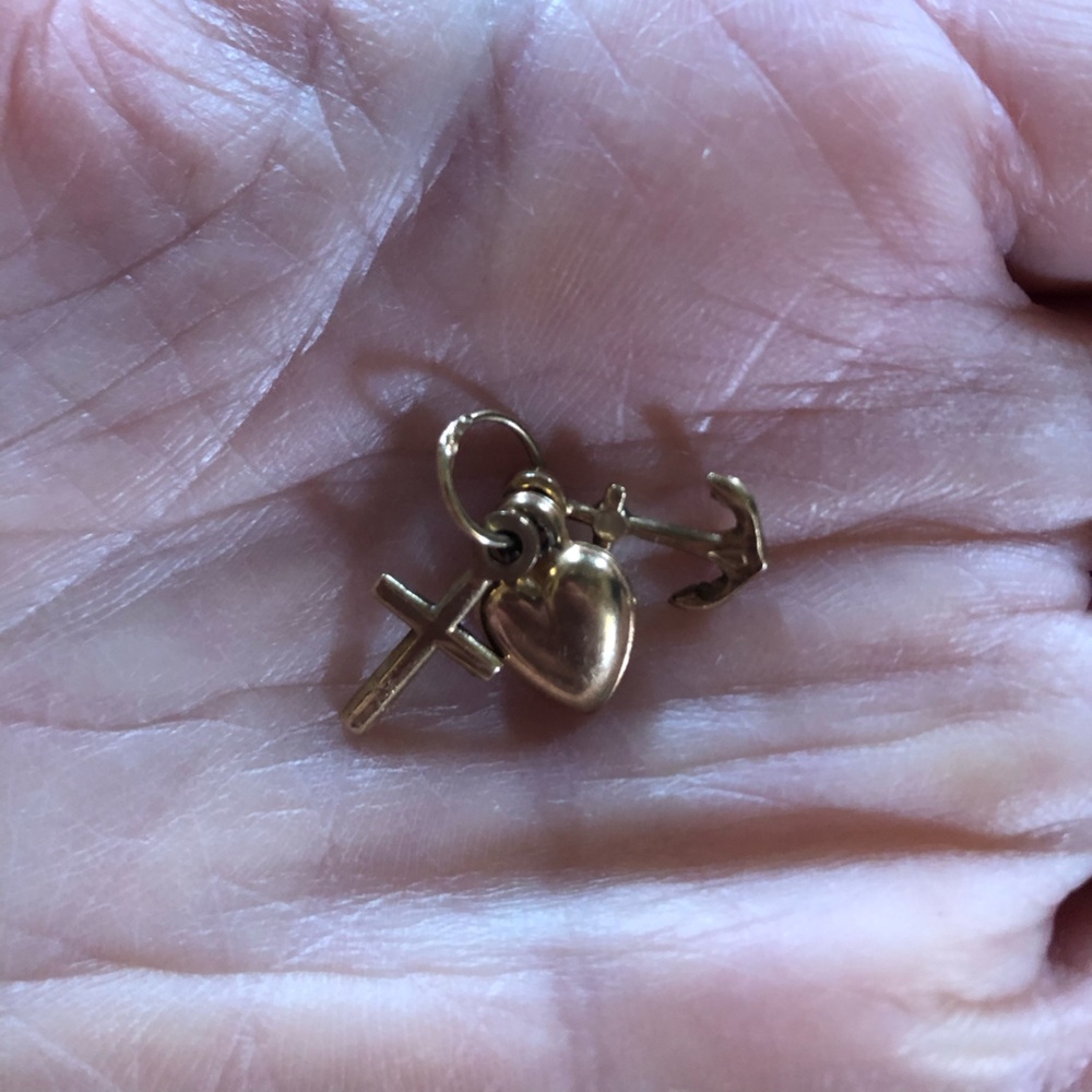 Vintage Faith, Hope & Charity Gold Charm Pendant Cross, Anchor, Heart - Picture 2 of 7